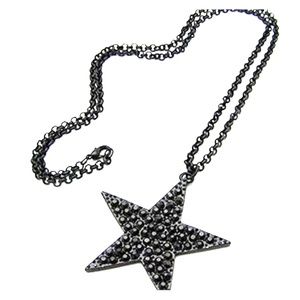 Star pendant necklace